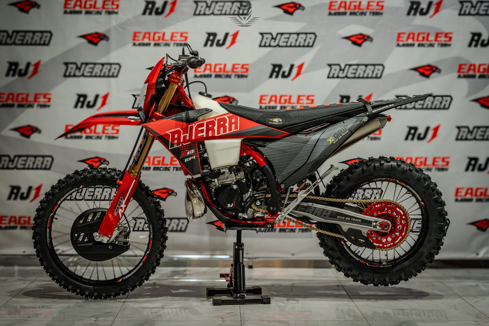 Мотоцикл AJERRA AX300-2T EFI