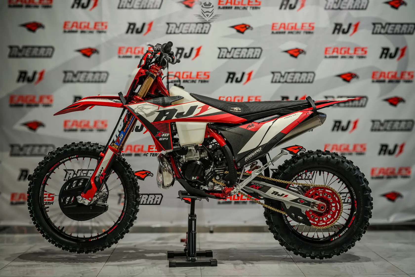 Мотоцикл AJ1 AX300-2T EFI