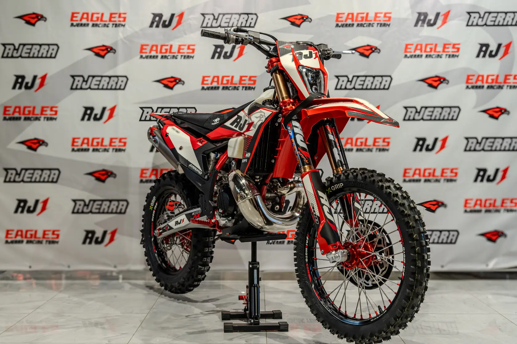 Мотоцикл AJ1 AX300-2T EFI